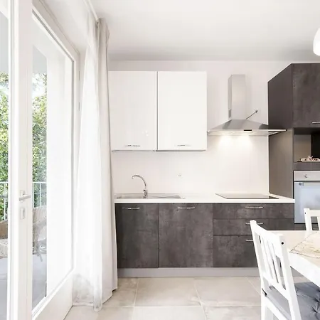 Apartment Dama 2 *